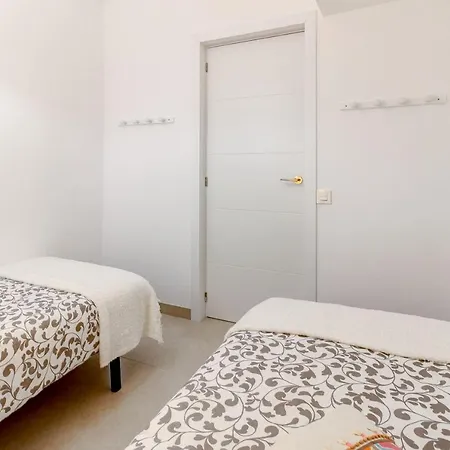 Two Bedroom Near The Ocean * 美洲海滩