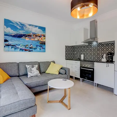 Two Bedroom Near The Ocean 美洲海滩